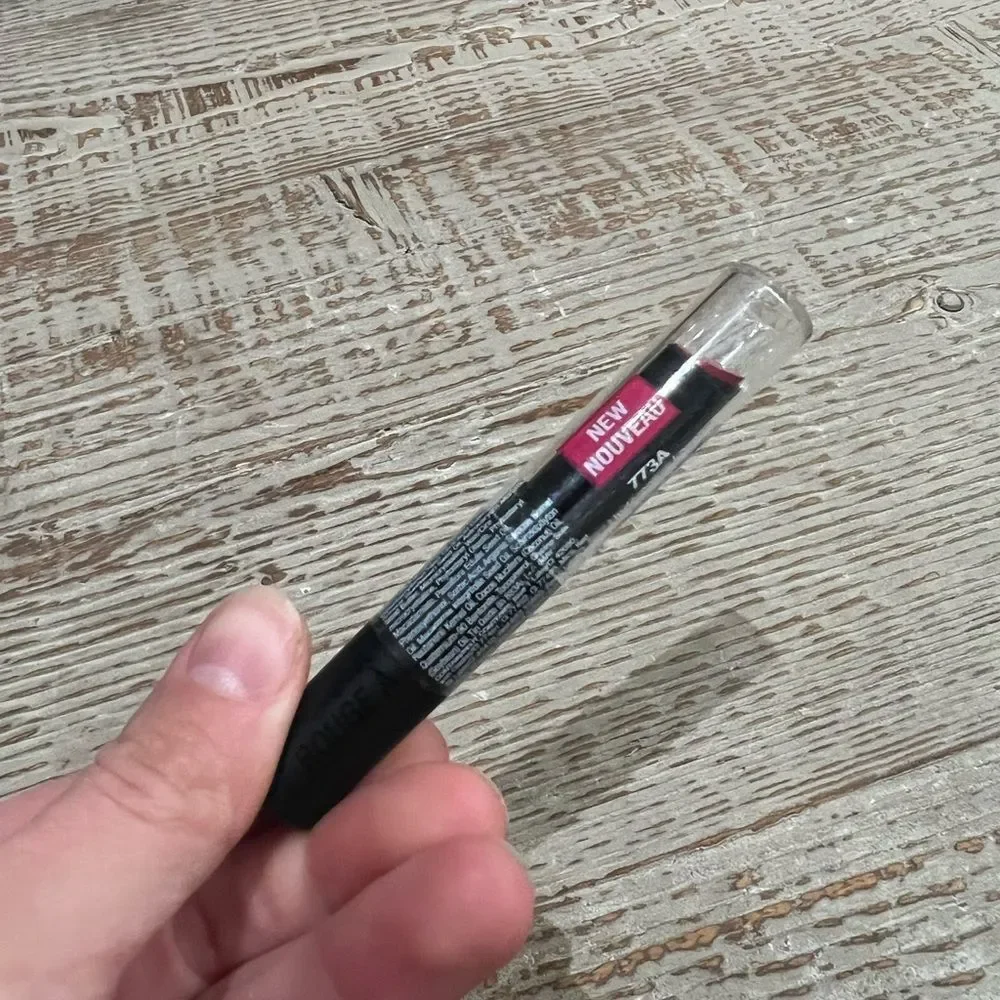 Wet n wild perfect pout lipstick